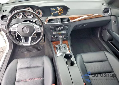 2014 Mercedes-Benz C 250 из США, поврежденный, VIN WDDGF4HB3EG219775